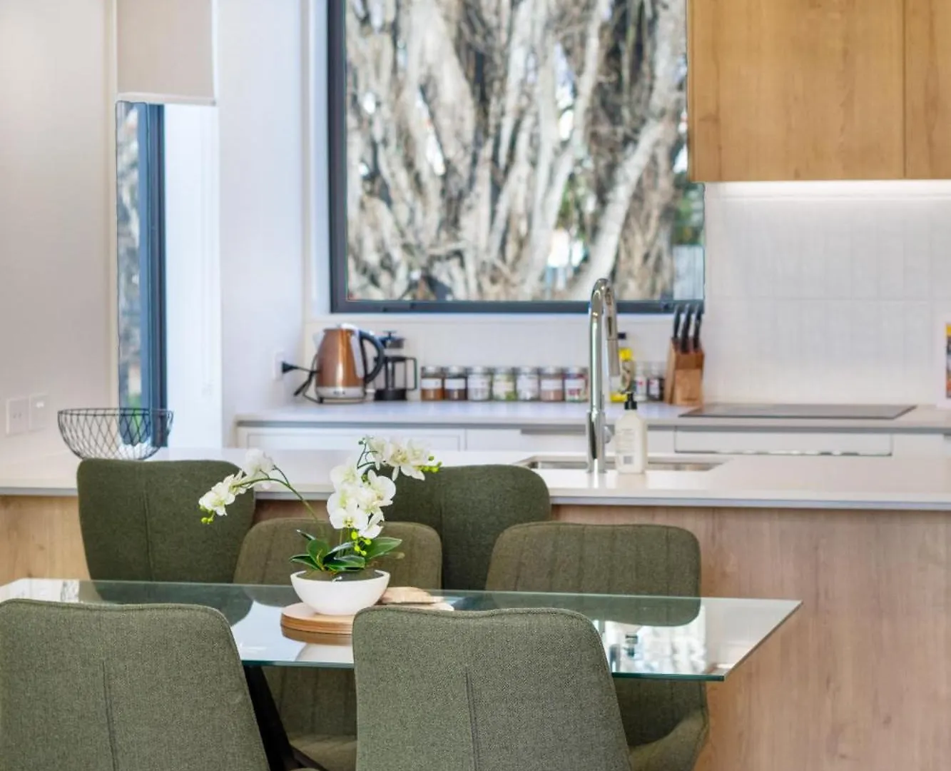 Warm Central City Apartment With 2 Free Carparks Christchurch New Zealand