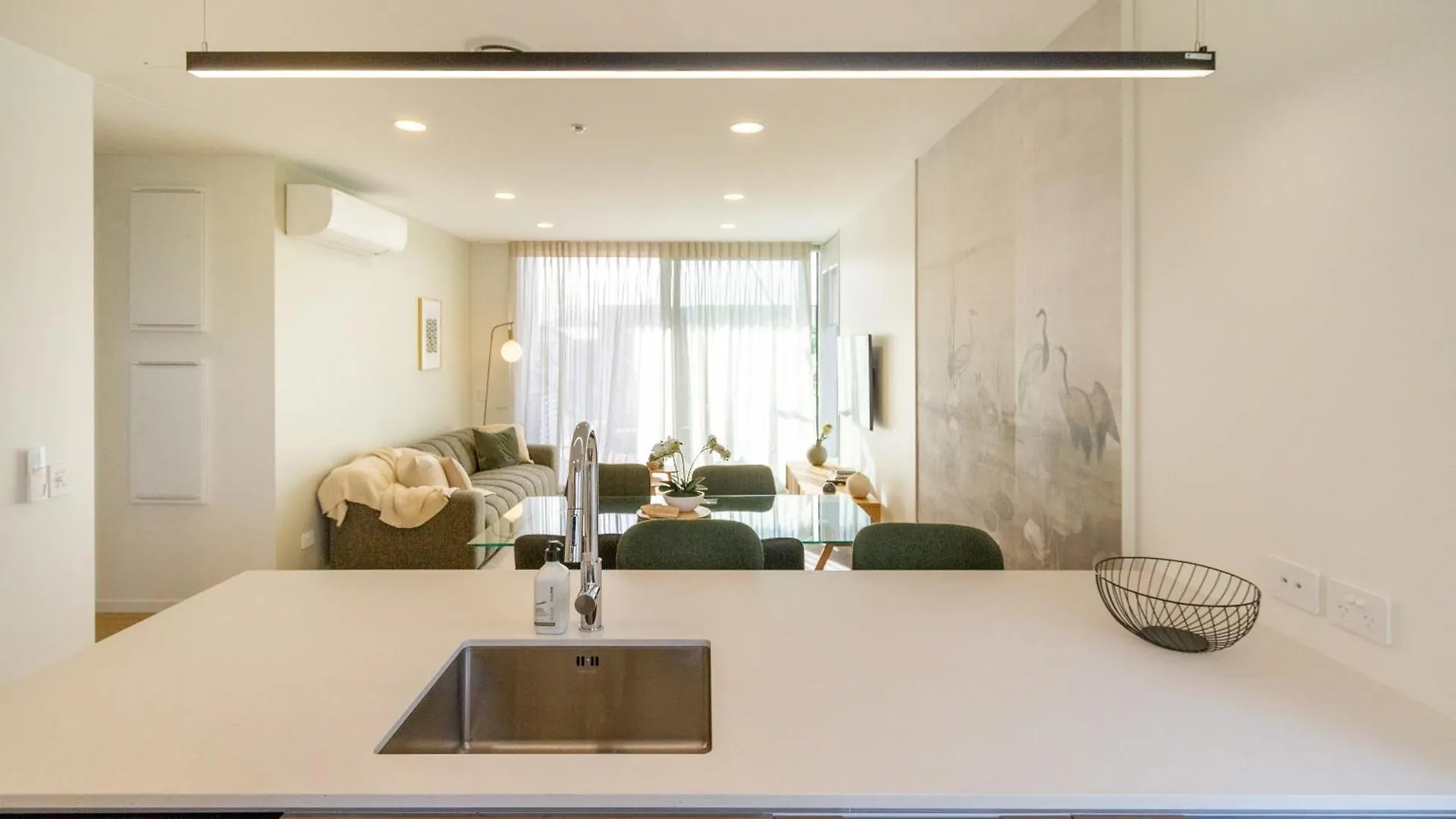 Warm Central City Apartment With 2 Free Carparks Christchurch
