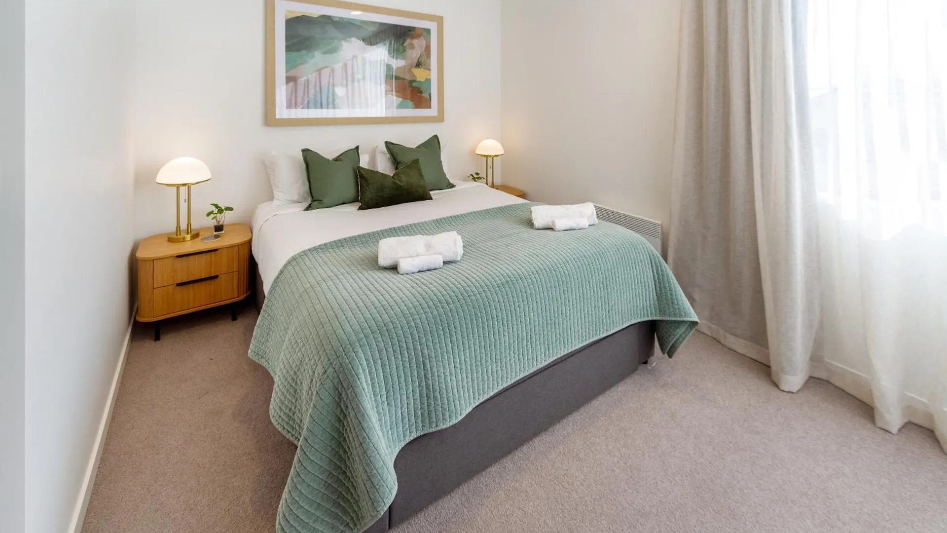 Warm Central City Apartment With 2 Free Carparks Christchurch